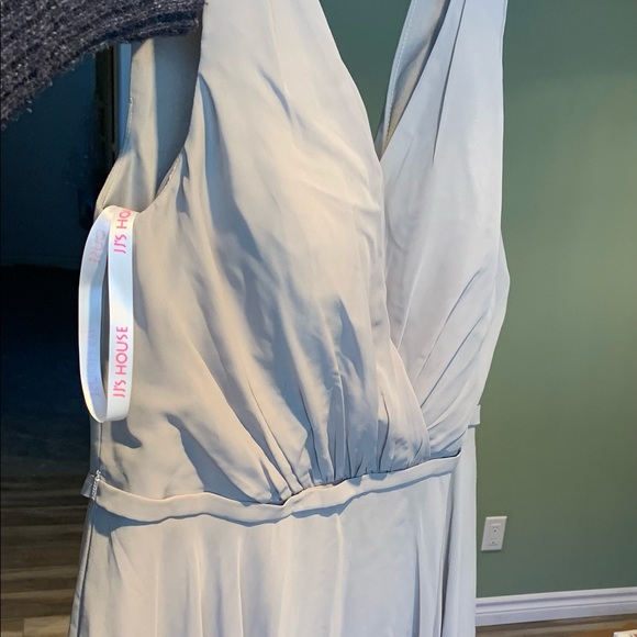 Bridesmaids Dress in Silver size 10 (size 6 normally) - Picture 3 of 4